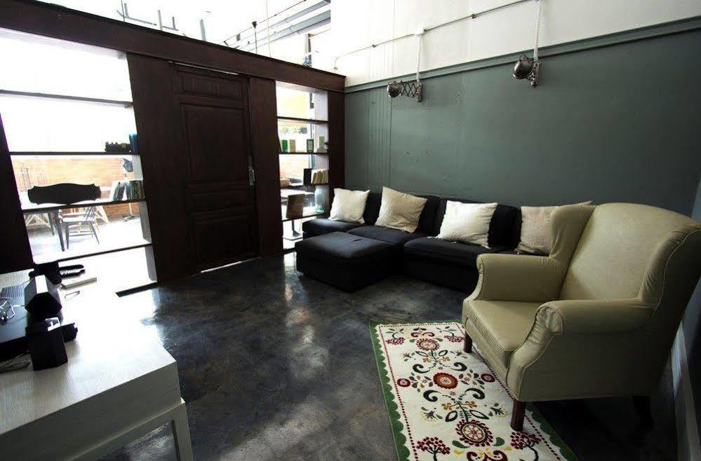 Oneday Hostel Sukhumvit 26 Bangkok Exterior photo