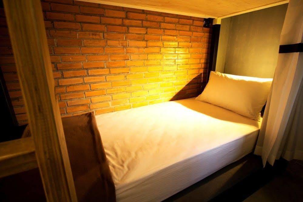 Oneday Hostel Sukhumvit 26 Bangkok Exterior photo