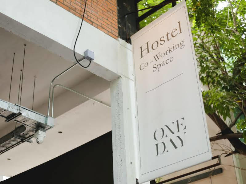 Oneday Hostel Sukhumvit 26 Bangkok Exterior photo