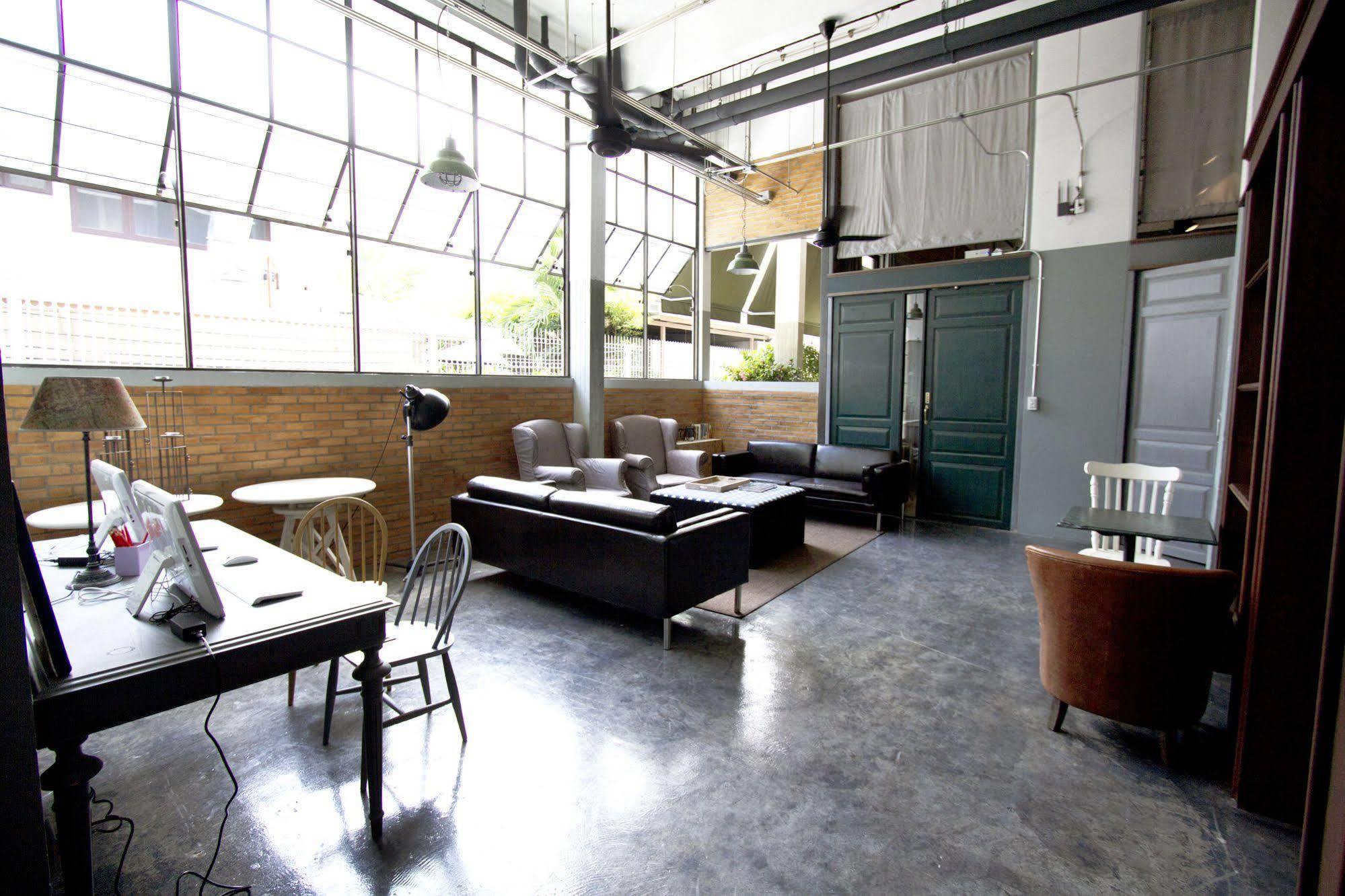 Oneday Hostel Sukhumvit 26 Bangkok Exterior photo