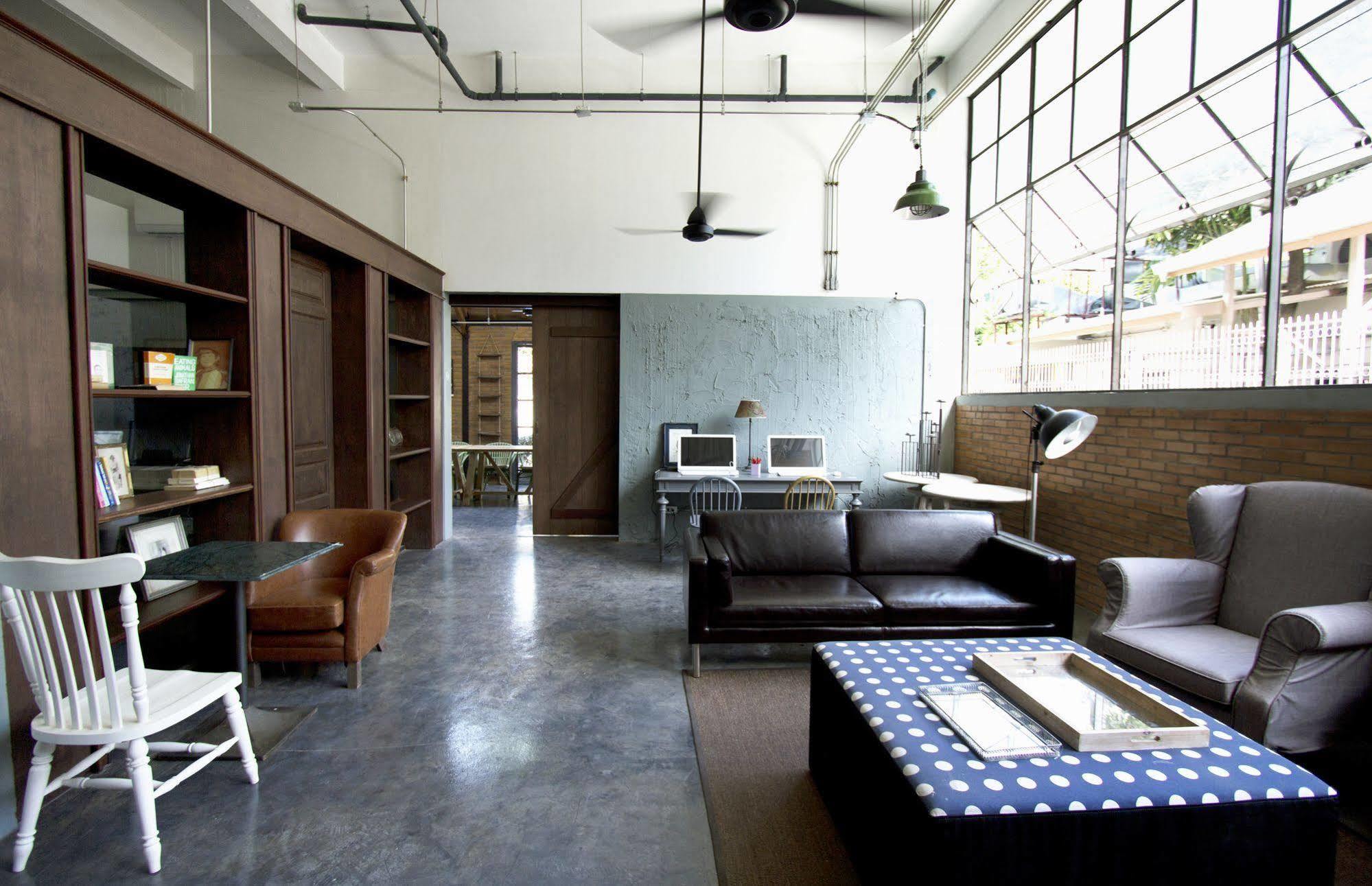 Oneday Hostel Sukhumvit 26 Bangkok Exterior photo