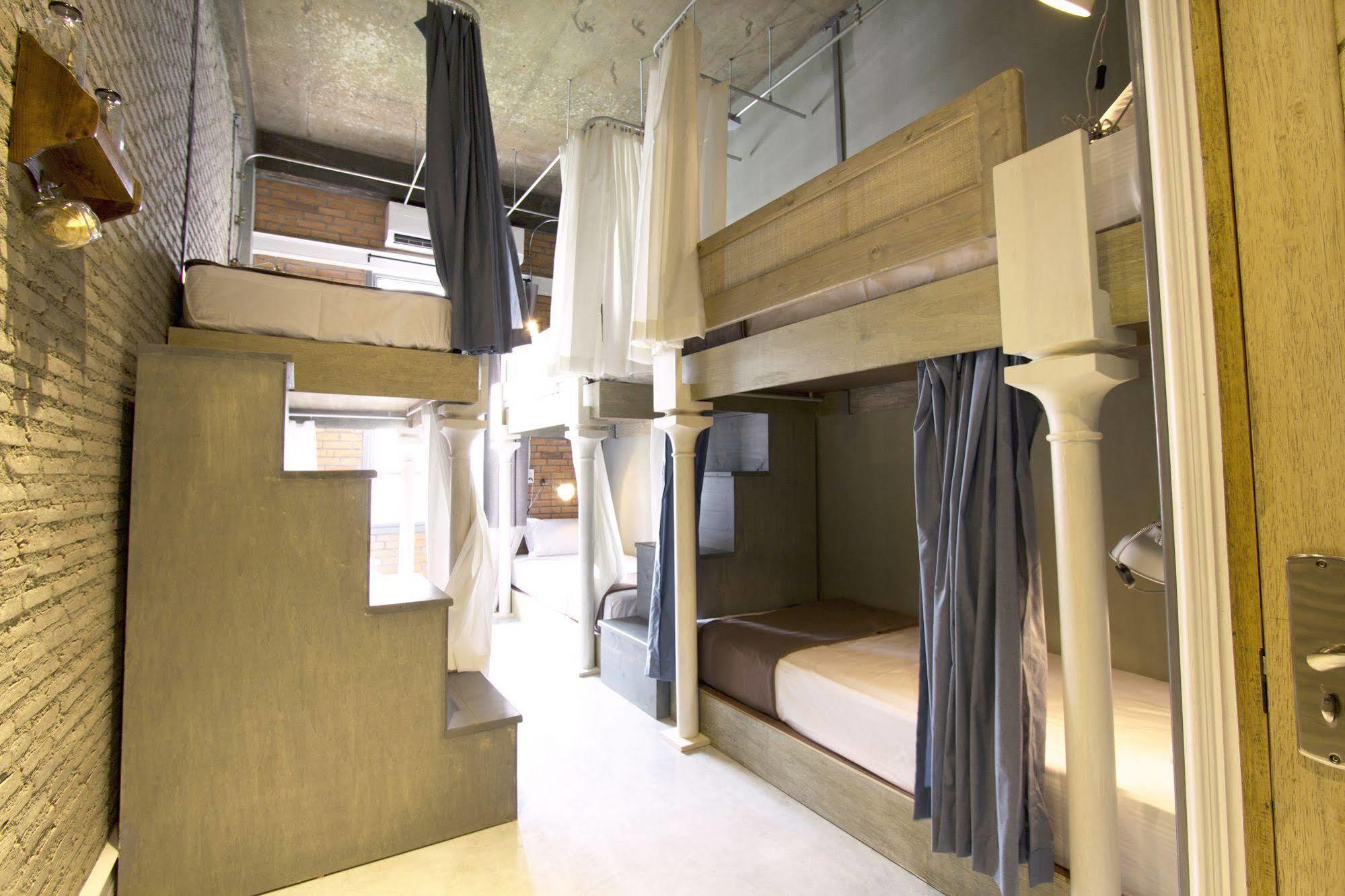 Oneday Hostel Sukhumvit 26 Bangkok Exterior photo