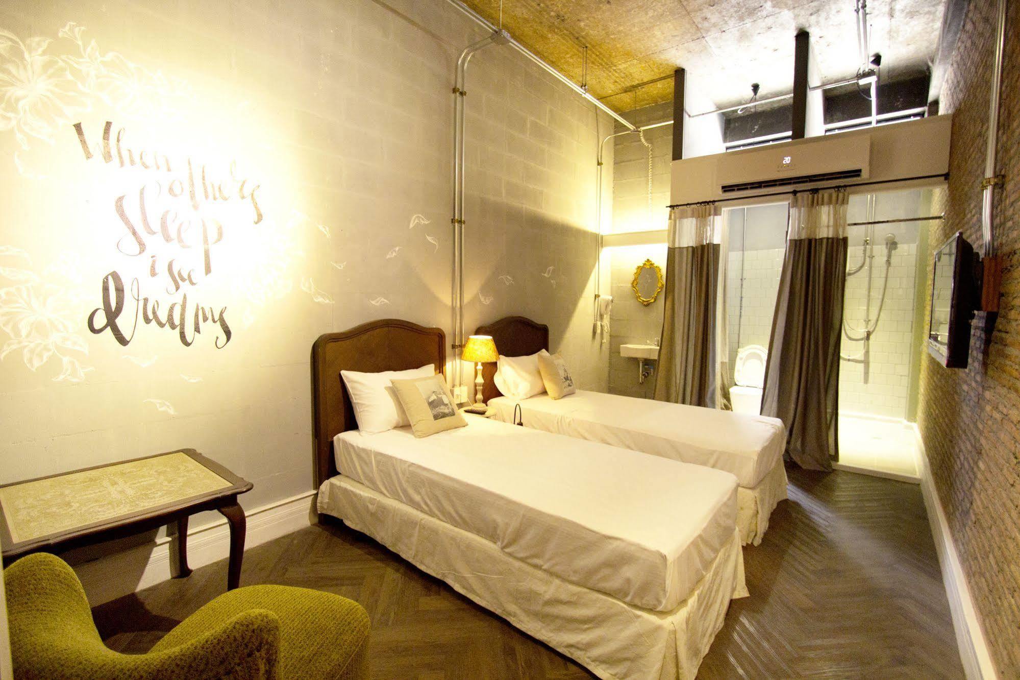 Oneday Hostel Sukhumvit 26 Bangkok Exterior photo